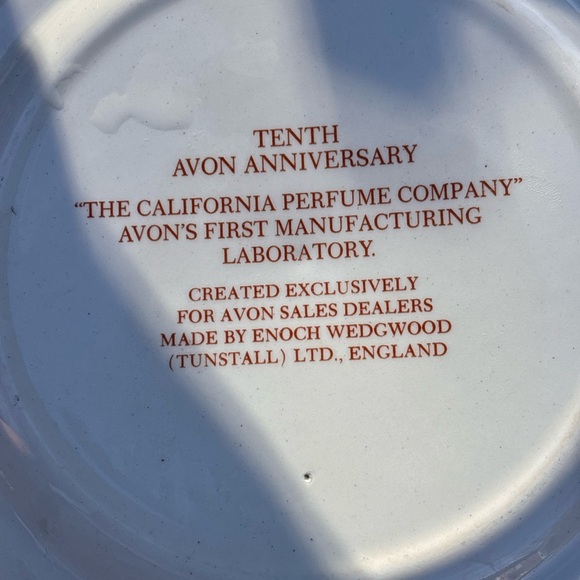 2 AVON collector plates; 10th and 15th anniversaries - Picture 2 of 4